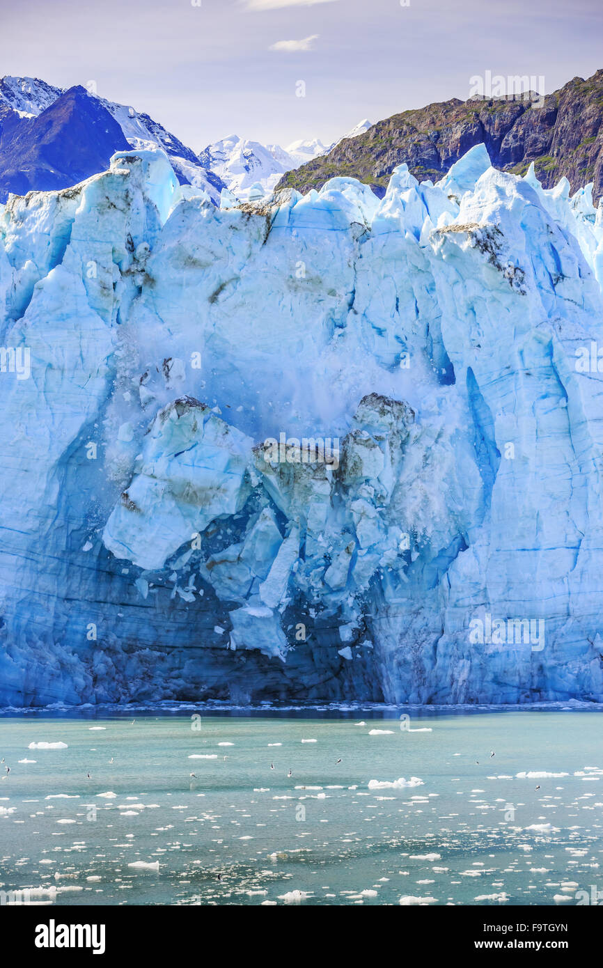 Glacier Bay, Alaska. Il parto di ghiaccio a Margerie ghiacciaio nel Parco Nazionale di Glacier Bay Foto Stock