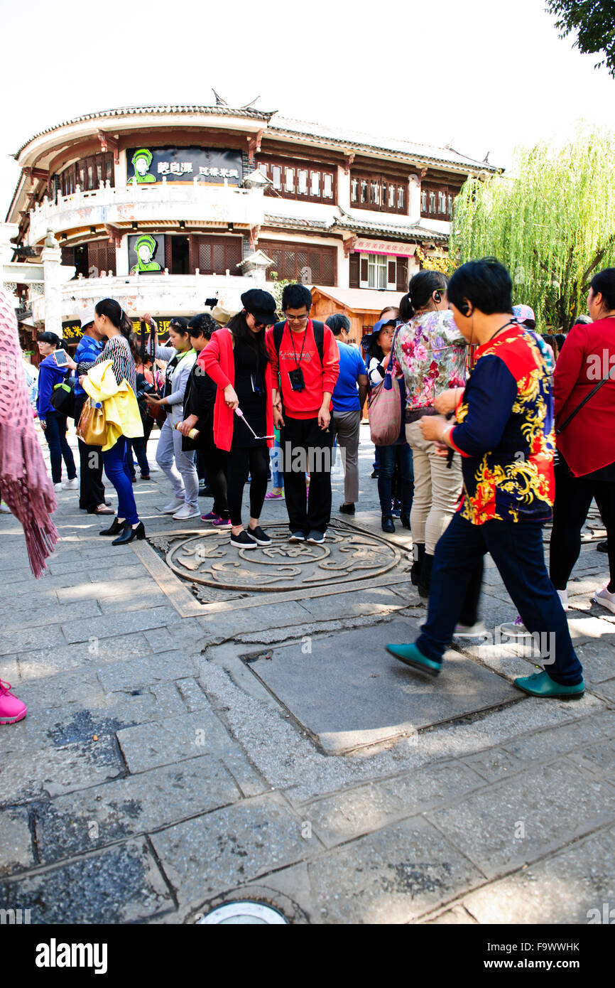 Alla vecchia citta' di Dali porta est,la dinastia Ming mura della città è caratterizzato da stradine di ciottoli e case in pietra con tetti tradizionali,Yunnan Foto Stock