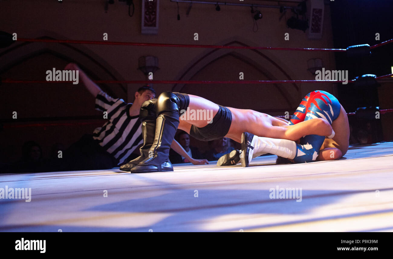 Ultimate Pro Wrestling, UK, GB, inglese wrestling da Corn Exchange in Dorchester. Indoor. Foto Stock