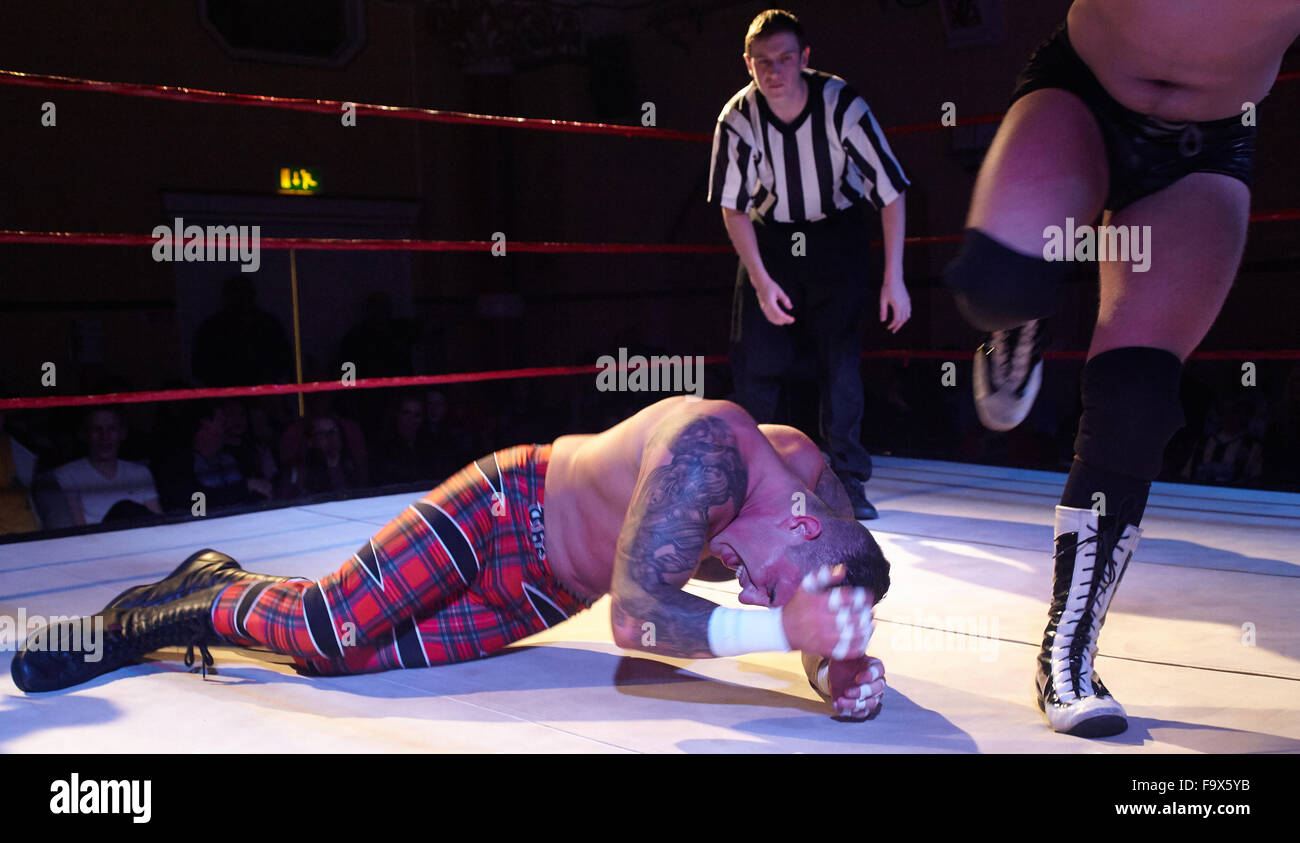Ultimate Pro Wrestling, UK, GB, inglese wrestling da Corn Exchange in Dorchester. Indoor. Foto Stock