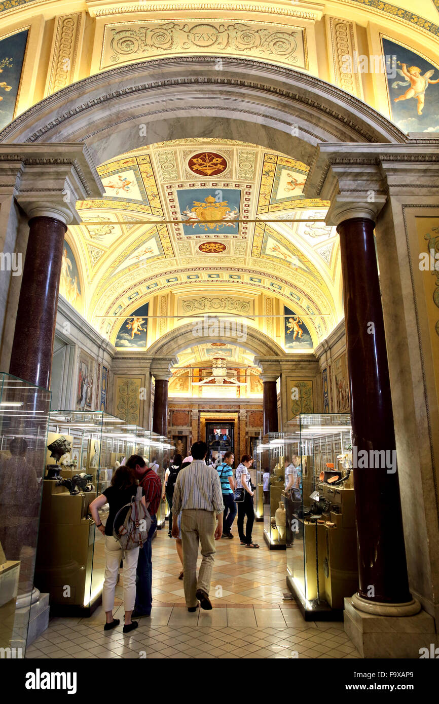 Passeggiate attraverso il Museo del Vaticano. Foto Stock