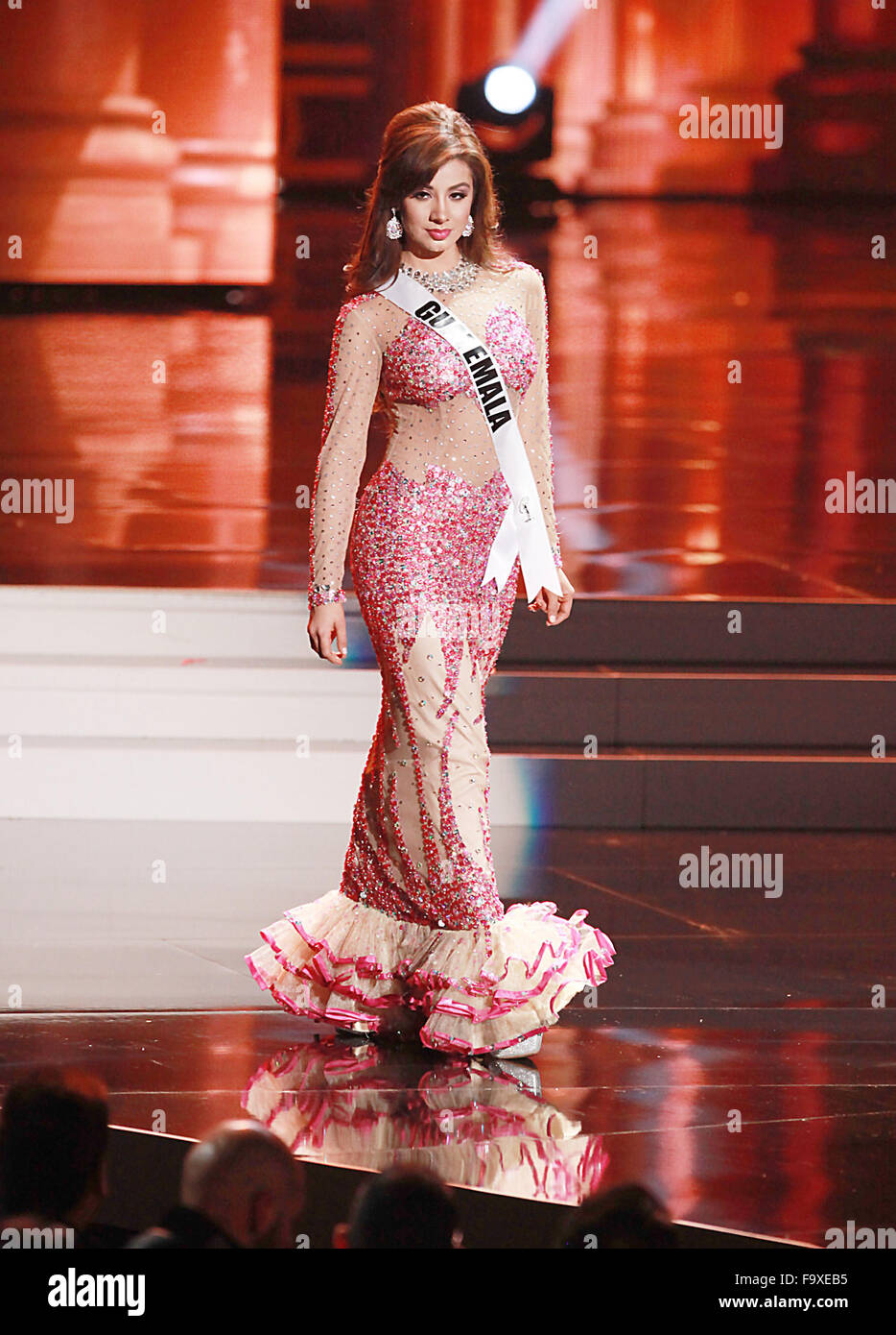 Las Vegas, Nevada, USA. Xviii Dicembre, 2015. Miss Guatemala Fabiola Jeimmy Aburto partecipa nel 2015 Miss Universo Pageant concorrenza preliminare e costume nazionale mostra il 16 dicembre 2015 presso il Teatro asse Inside Planet Hollywood Resort & Casino di Las Vegas in Nevada. Credito: Marcel Thomas/ZUMA filo/Alamy Live News Foto Stock