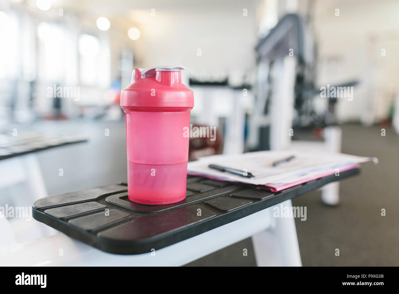 Shaker bottle in gym immagini e fotografie stock ad alta risoluzione - Alamy