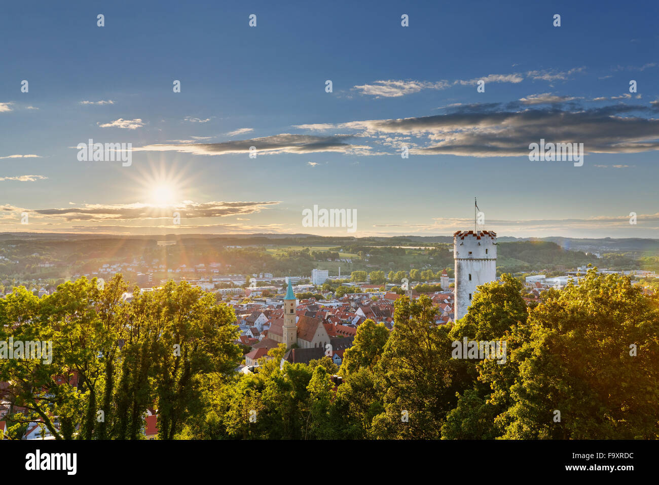 Germania Baden-Wuerttemberg, Ravensburg, townscape con Mehlsack come visto da Veitsburg Foto Stock