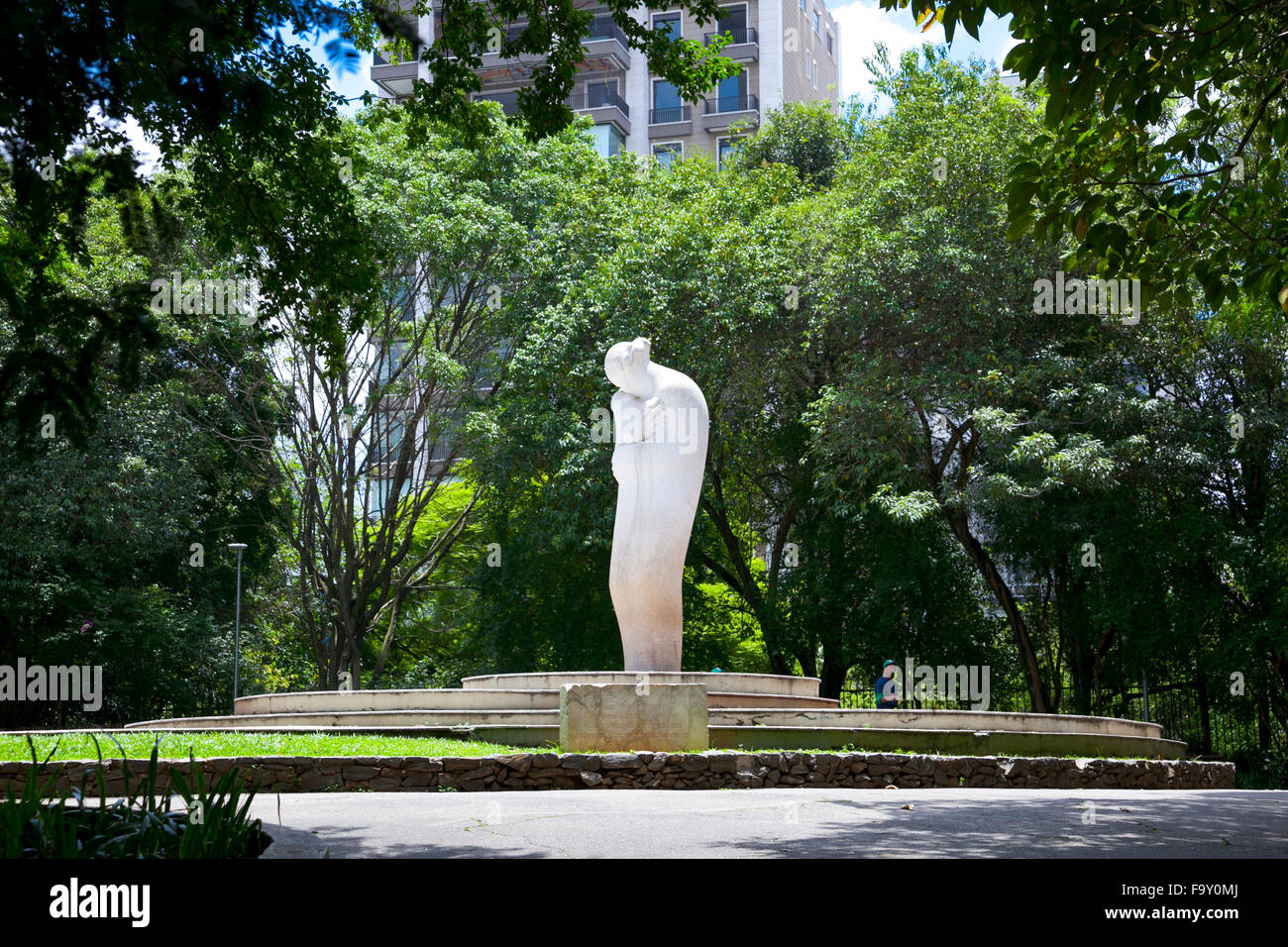 Statua di madre e bambino in Buenos Aires Park, Sao Paulo, Brasile Foto Stock