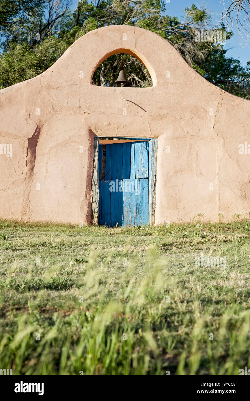 Bell e porta laterale, Kozlowski nel suo ranch e stazione dello stadio, Pecos National Historical Park, Pecos, Nuovo Messico USA Foto Stock