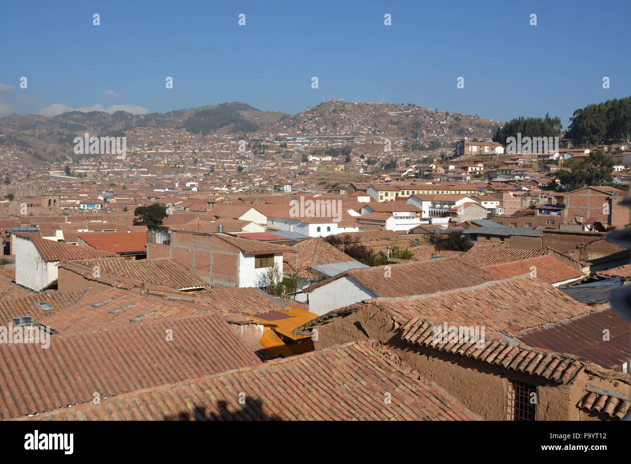 Piastrella tetti di Cusco, Perù, una volta che il cuore dell'impero Inca. Foto Stock