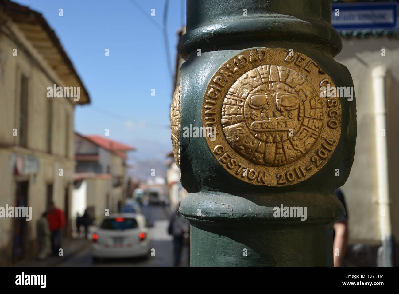 Guarnizione di tenuta della città sulla strada di una lampada posta in Cusco, Perù. Foto Stock