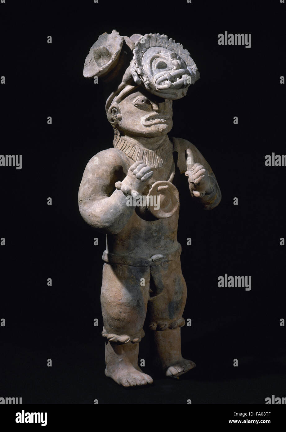 Arte precolombiana Pre-Incan. Cultura Jama-Coaque. 500 BC-1531 annuncio. Dall'Ecuador. 68 x 33 cm (diametro). Statuetta maschio. Stye chone. Collezione privata. Foto Stock