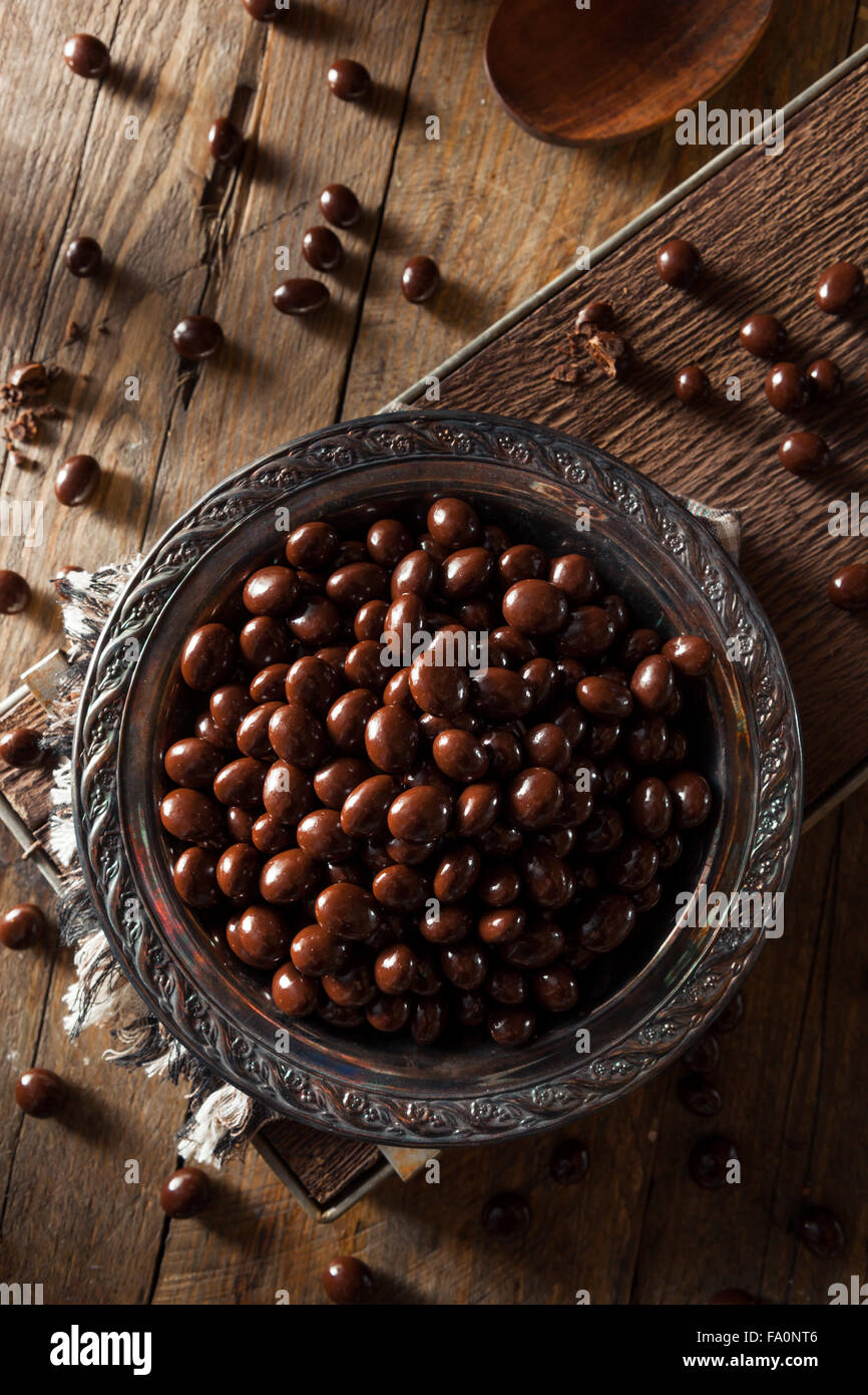 Ricoperta di cioccolato Caffè Espresso fagioli pronto a mangiare Foto Stock
