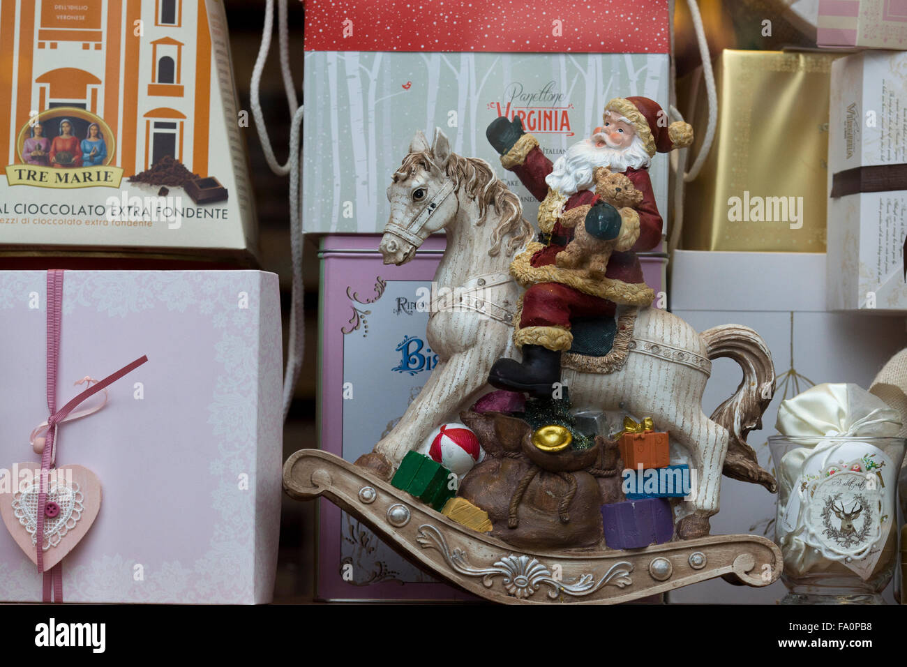 Cavallo a dondolo natalizio immagini e fotografie stock ad alta risoluzione  - Alamy