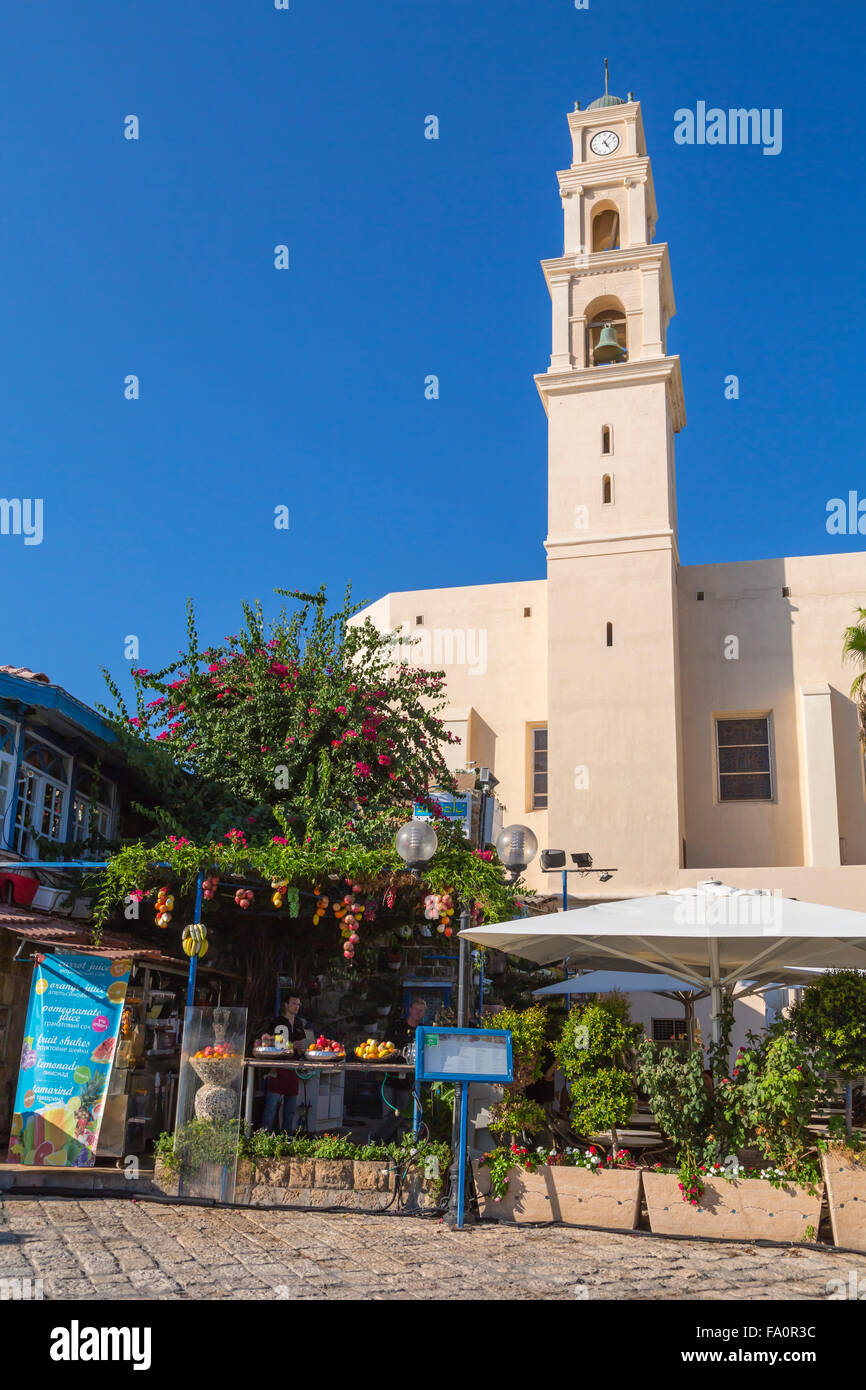 Il San Pietro Chiesa Francescana campanile nella città vecchia di Jaffa, Israele, Medio Oriente. Foto Stock