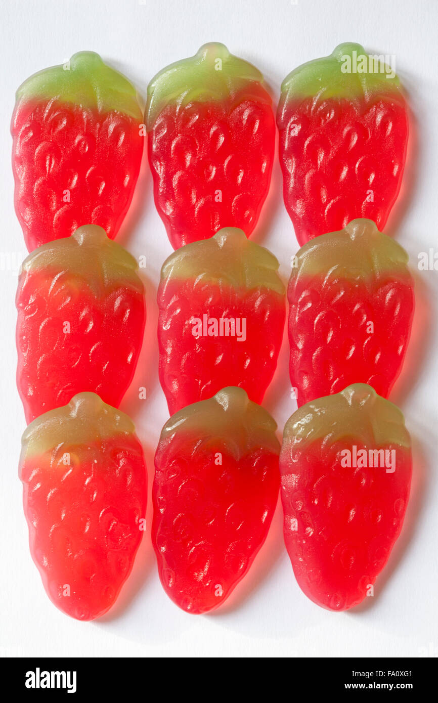 Haribo Strawbs gigante isolato su sfondo bianco Foto Stock