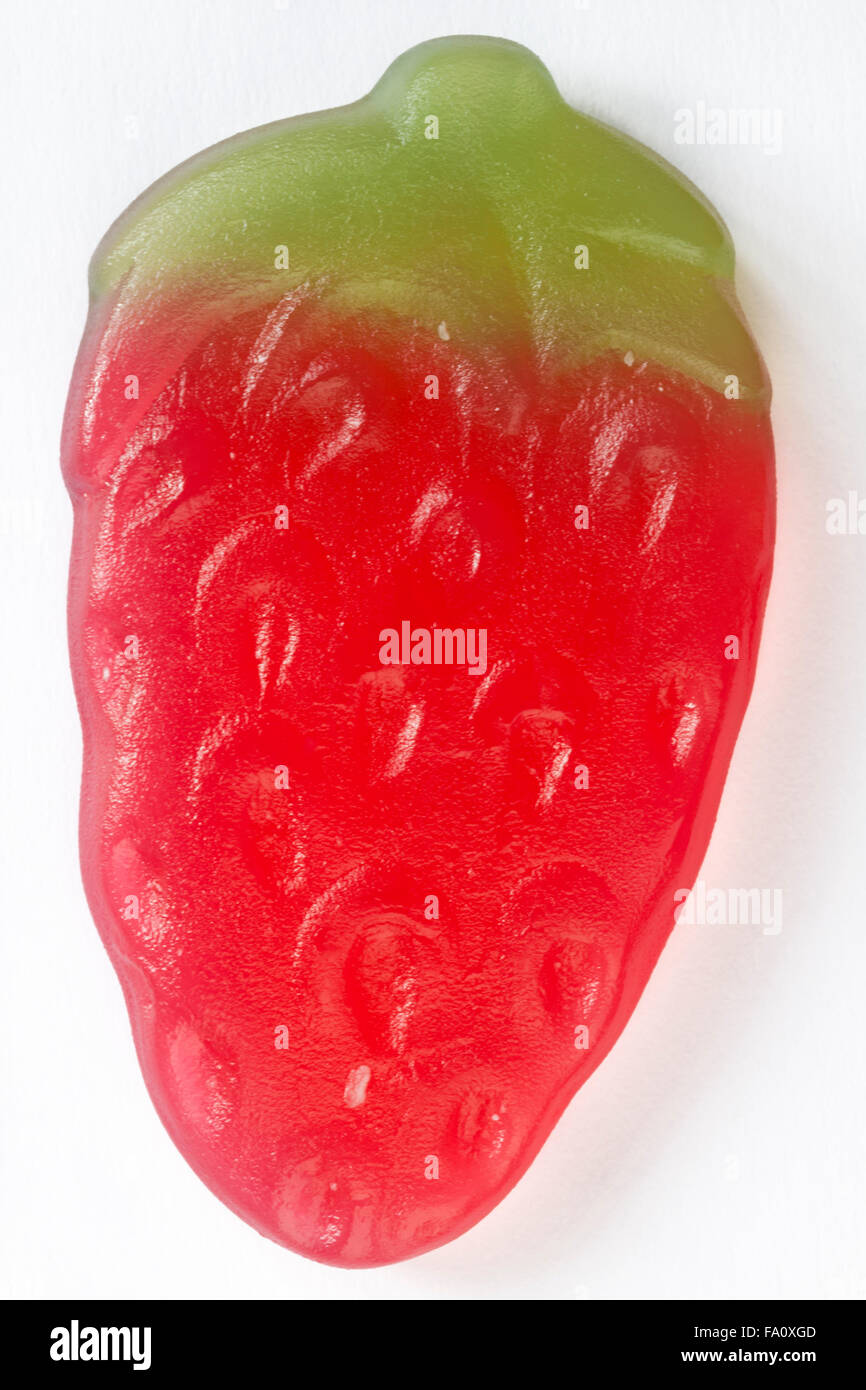 Haribo Strawbs gigante isolato su sfondo bianco Foto Stock