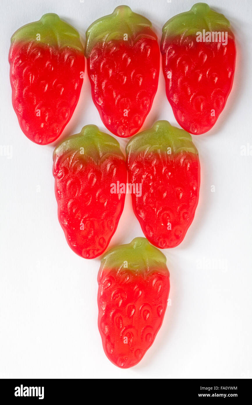 Haribo Strawbs gigante isolato su sfondo bianco Foto Stock