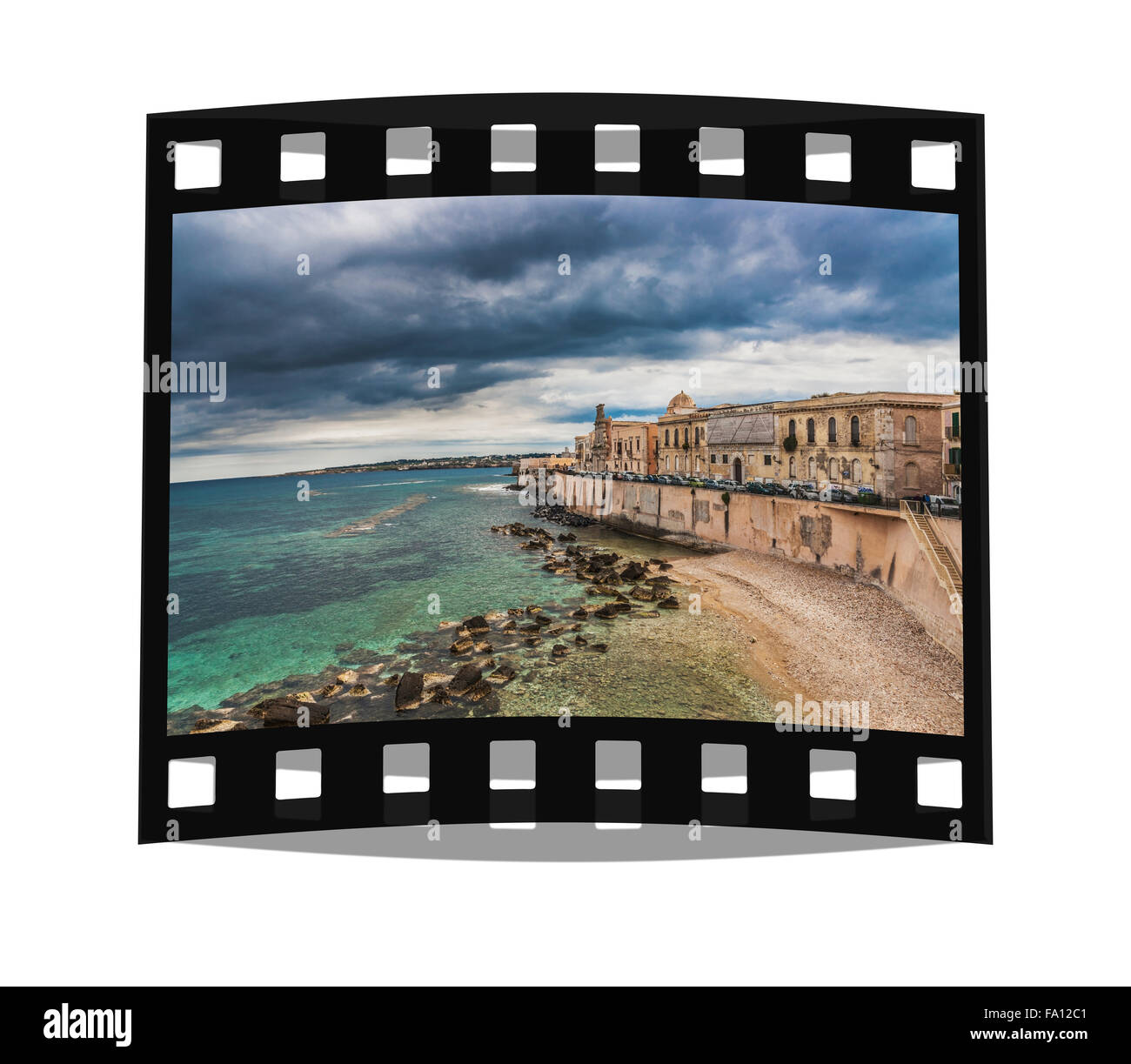 La passeggiata sul lungomare nel centro storico di Siracusa. La città vecchia si trova sull isola di Ortigia, Sicilia, Italia, Europa Foto Stock