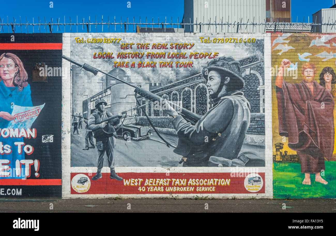 Parte occidentale di Belfast Taxi murale di associazione nella parte occidentale di Belfast pubblicità tour politico della zona Foto Stock