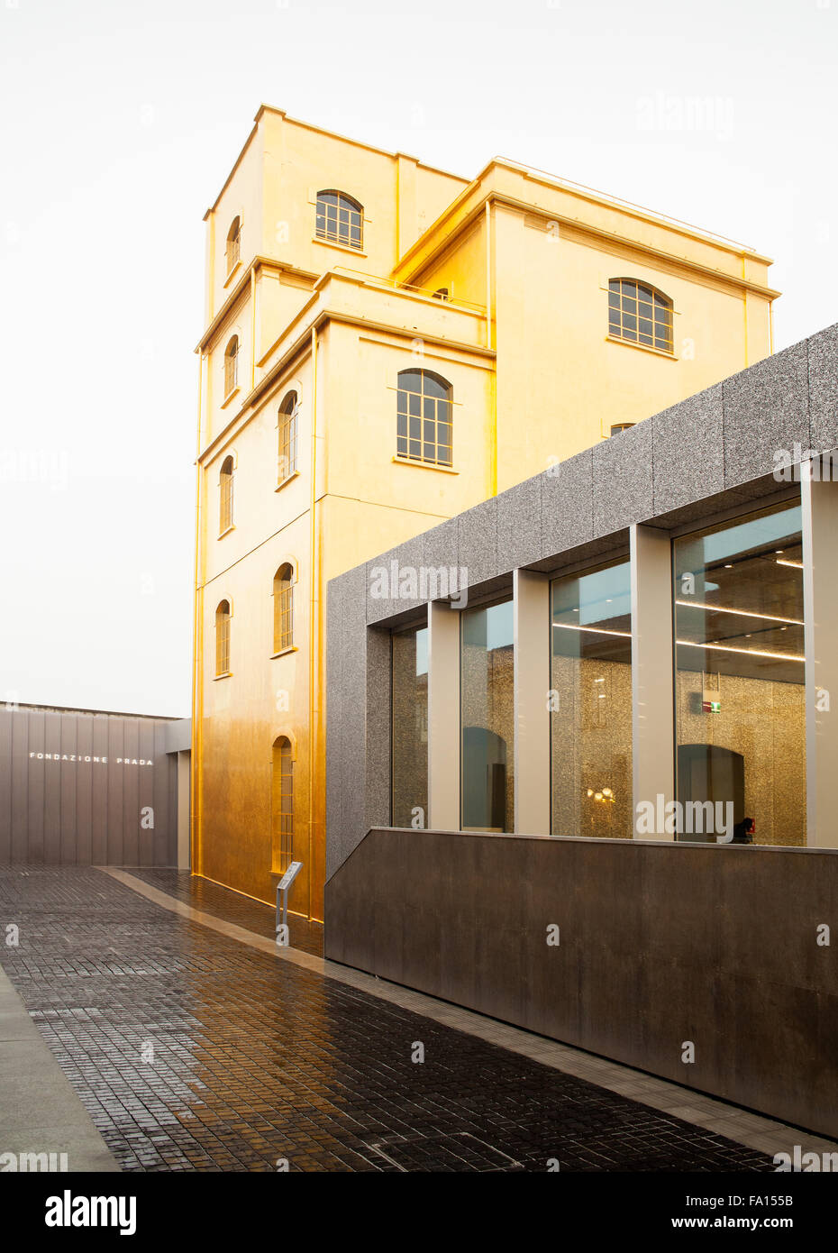 Milano, Italia - SETTEMBRE, 13: Vista della Fondazione Prada il 13 settembre, 2015 Foto Stock