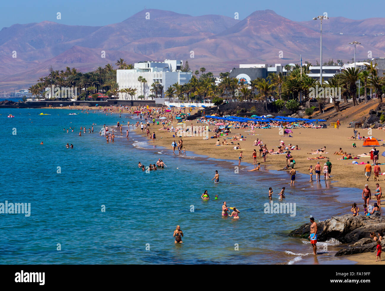 Playa Grande, la spiaggia cittadina di Puerto del Carmen, Lanzarote, Isole Canarie, Spagna, Europa meridionale Foto Stock