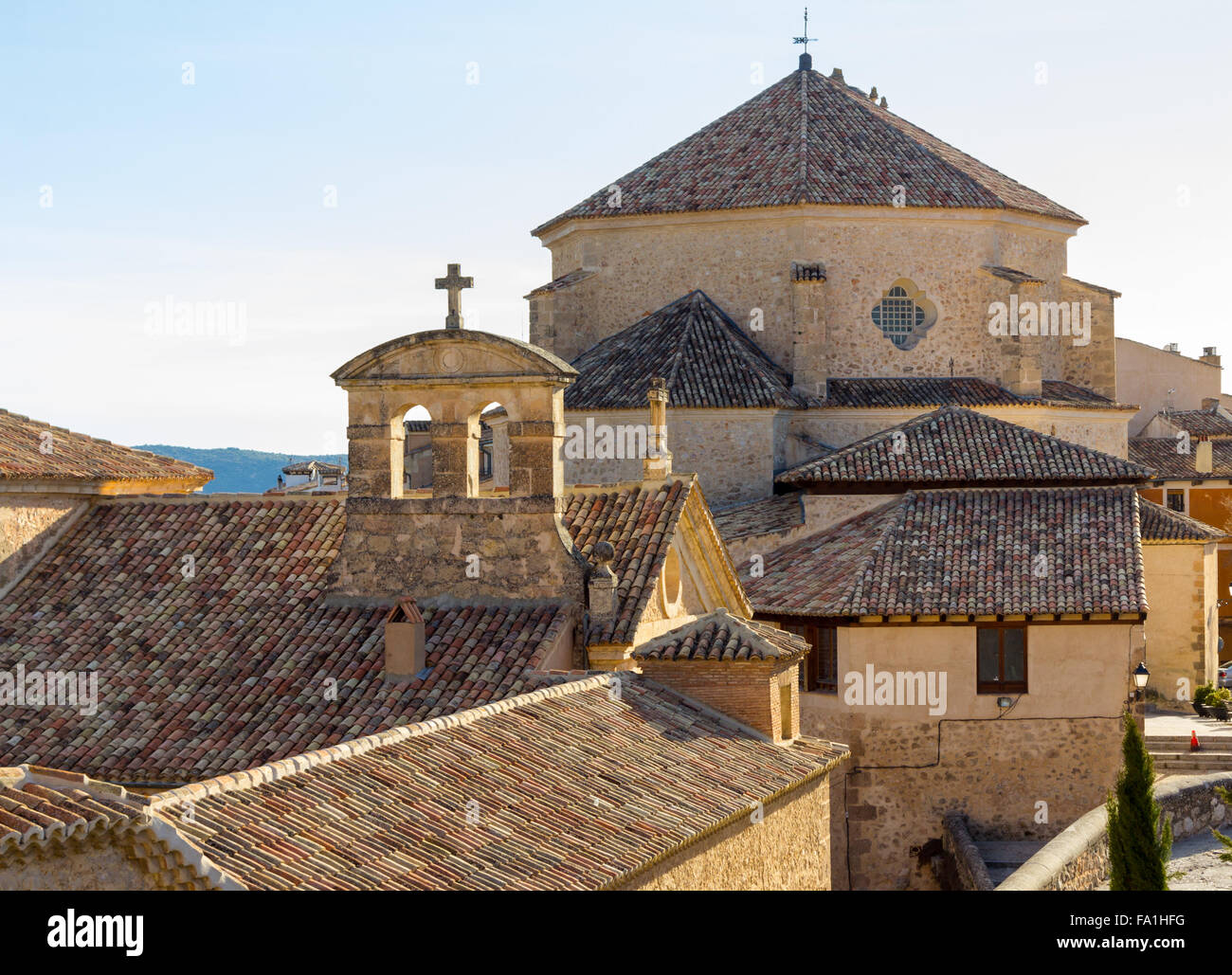 Tipiche le strade e gli edifici della famosa città di Cuenca, Spagna Foto Stock