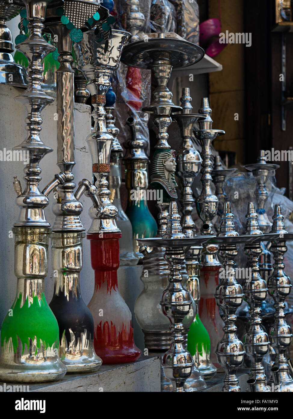 Un negozio che vende Hooka (Waterpipes) al Vecchio Cairo, Egitto. Foto Stock
