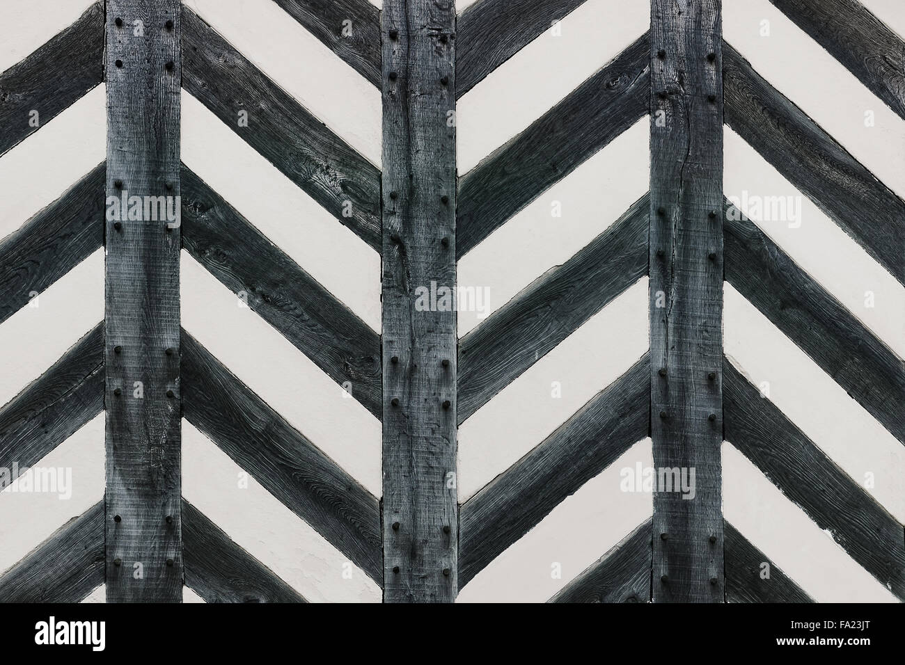 Tudor House parete con la metà di legname di legno forte a zig zag caratteristica forma Foto Stock