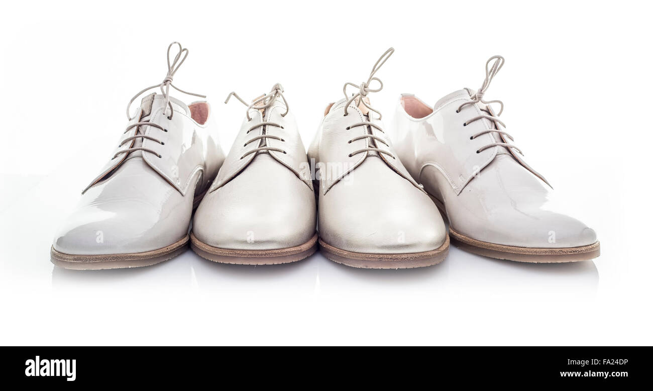 Quattro scarpe bianco su sfondo bianco Foto Stock