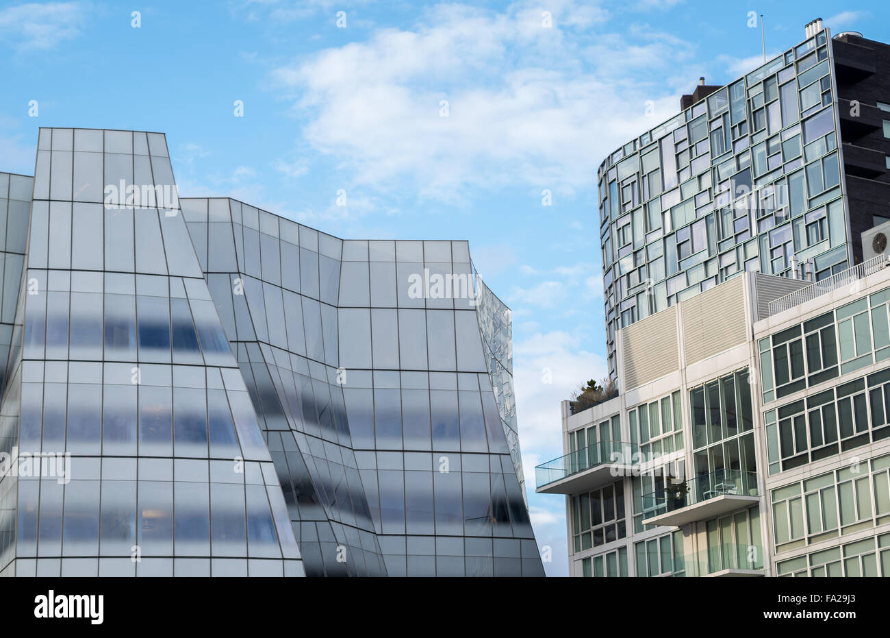 La IAC HQ, Chelsea Nouvel, serranda metallica case e 520 West Chelsea su un luminoso giorno di sole in NYC. Foto Stock