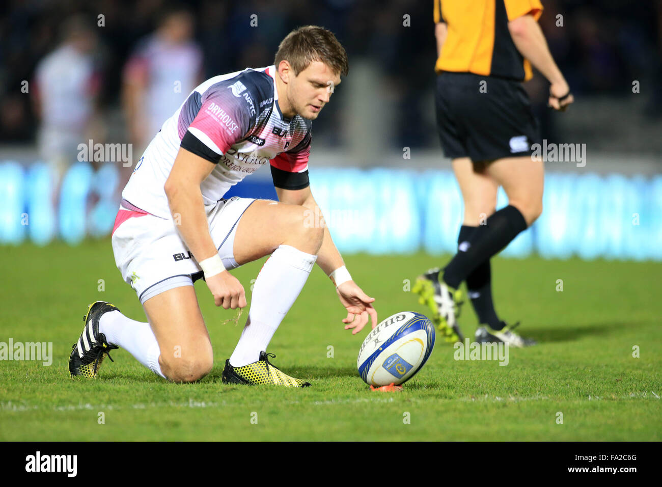 Bordeaux, Francia. Xix Dec, 2015. Il rugby europeo Champions Cup. Bordeaux Begles versus il falco pescatore. Dan biggar linee fino alla conversione © Azione Sport Plus/Alamy Live News Foto Stock