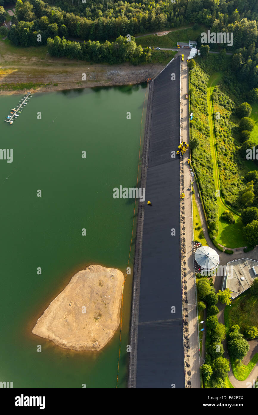 Vista aerea, abbassato i livelli di acqua nel Biggetalsperre per riparare la Felsschuettdammes nell'area urbana Attendorn, diga, Foto Stock