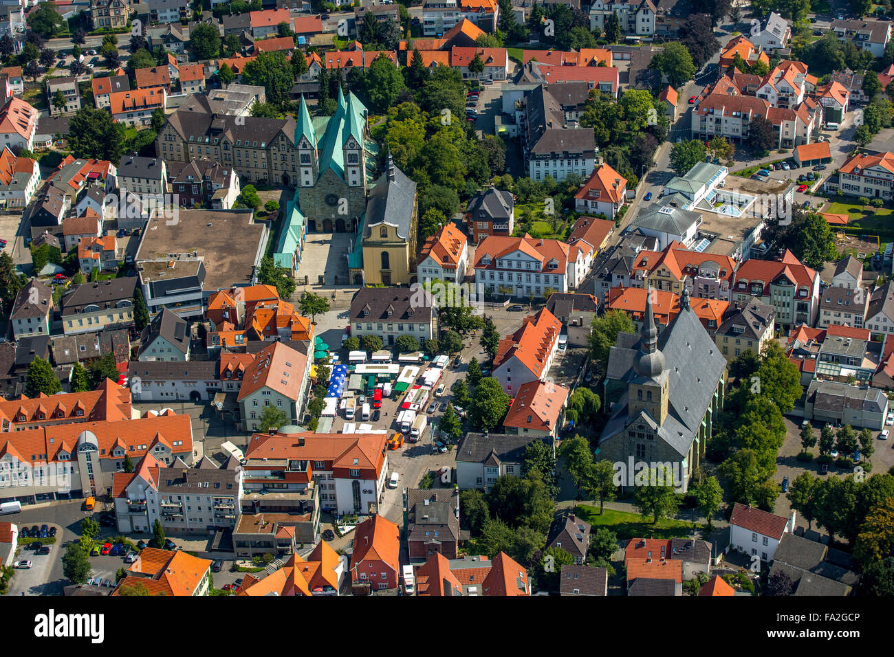Vista aerea, Basilica Werl con marketplace e St.Walburga Chiesa, Werl, Soest Börde della Renania settentrionale-Vestfalia, Germania, Europa Foto Stock