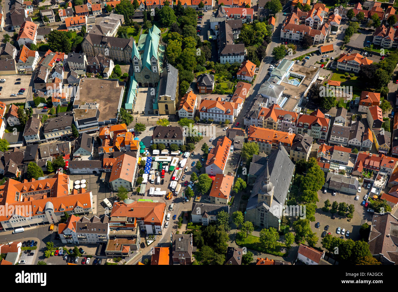 Vista aerea, Basilica Werl con marketplace e St.Walburga Chiesa, Werl, Soest Börde della Renania settentrionale-Vestfalia, Germania, Europa Foto Stock