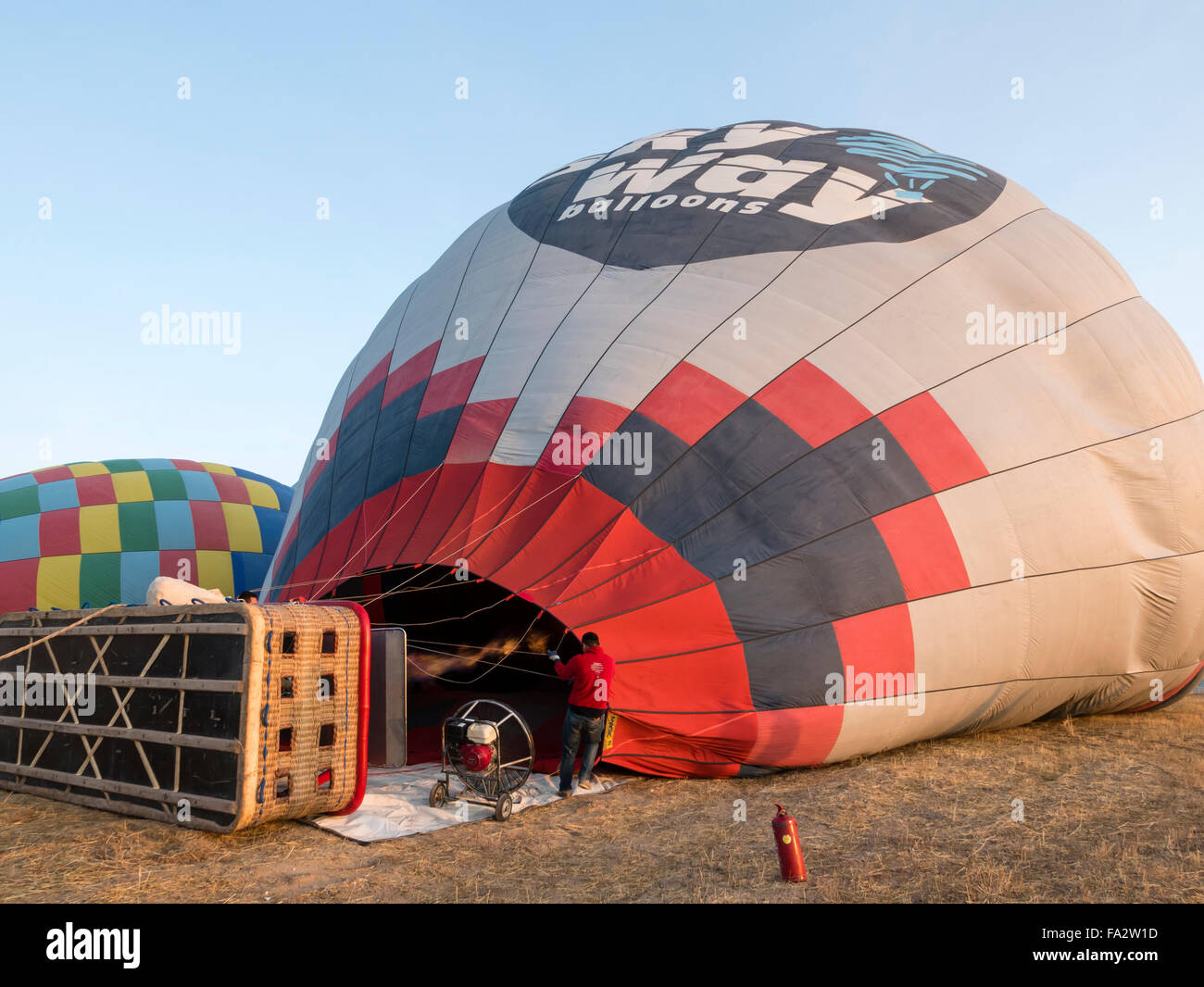 Il palloncino gonfiato di palloncini basato sul film 'Up' mongolfiera sul  terreno a Longleat Sky Safari, Wiltshire, Regno Unito nel mese di settembre  Foto stock - Alamy