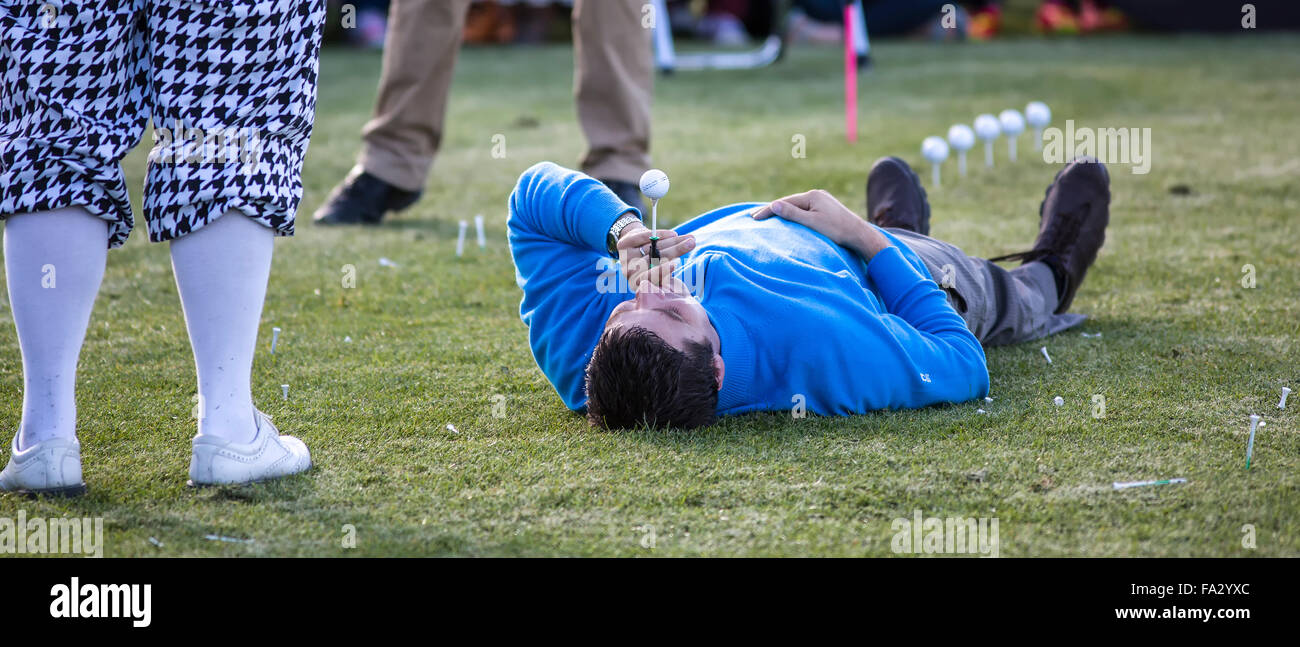 Michael Walters PGA Professional e David Edwards trucco internazionale di golf mostra al mondo il no.1 trick shot maestro Foto Stock