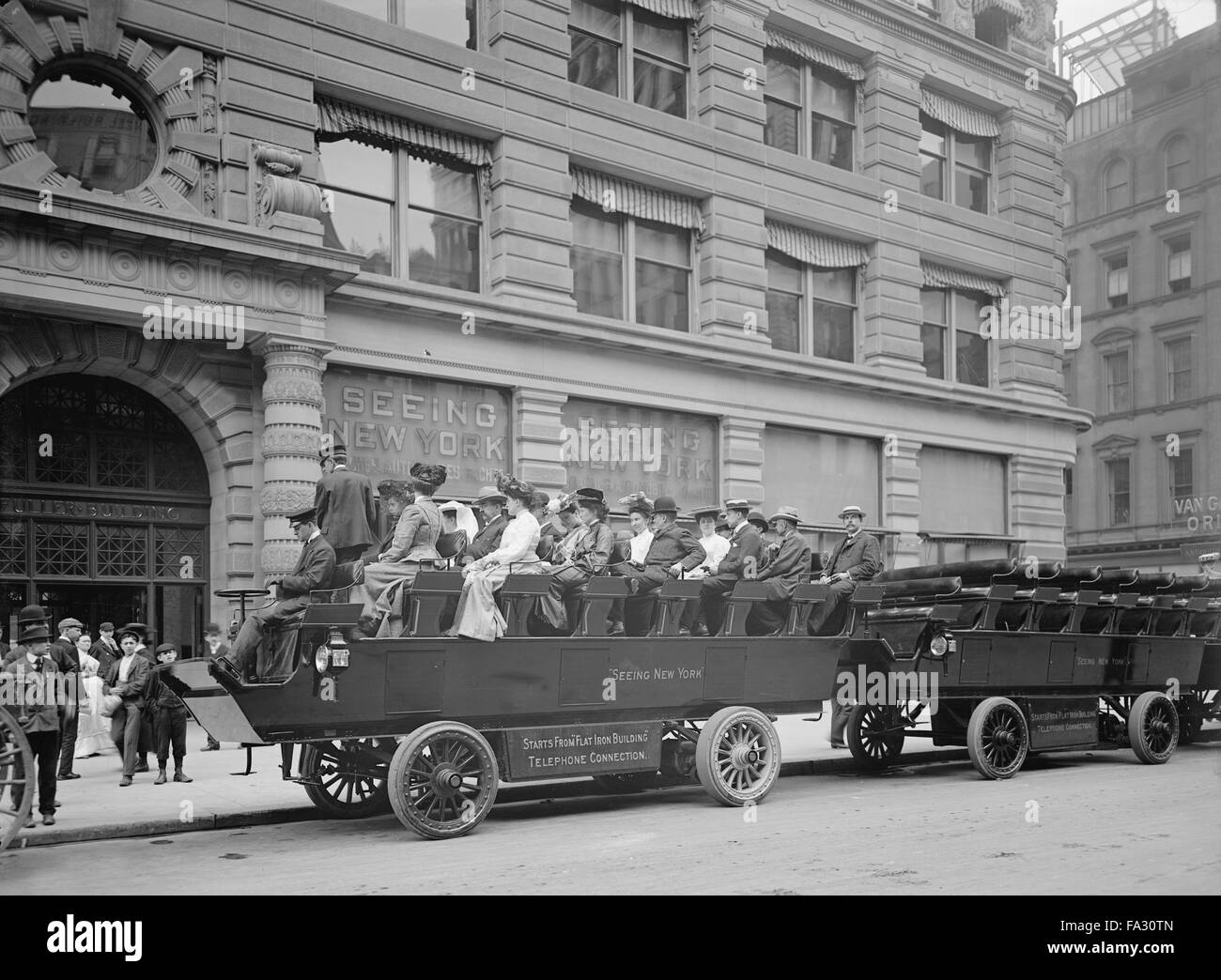 Visite turistiche, Flat Iron Building di New York City, Stati Uniti d'America, circa 1904 Foto Stock