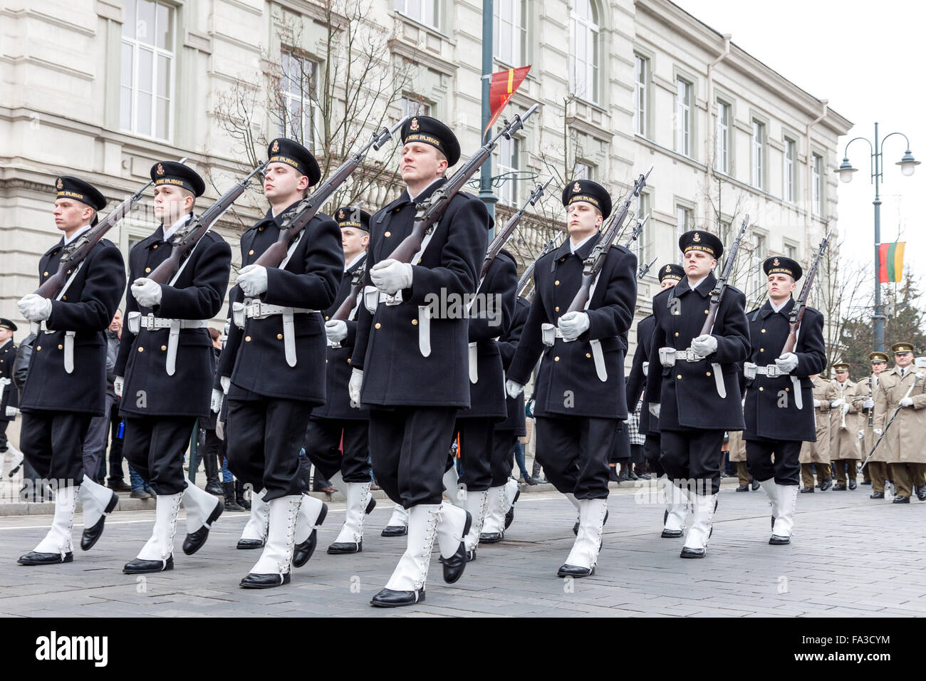 La lituania marine corps marciando a Independence Day parade di Vilnius, capitale della Lituania Foto Stock