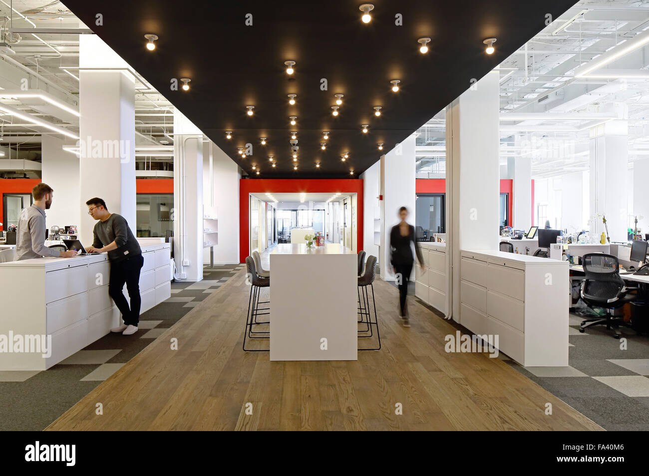 Area principale dell'ufficio. Tribeca Office, New York City, Stati Uniti. Architetto: HOK International Ltd, 2015. Foto Stock