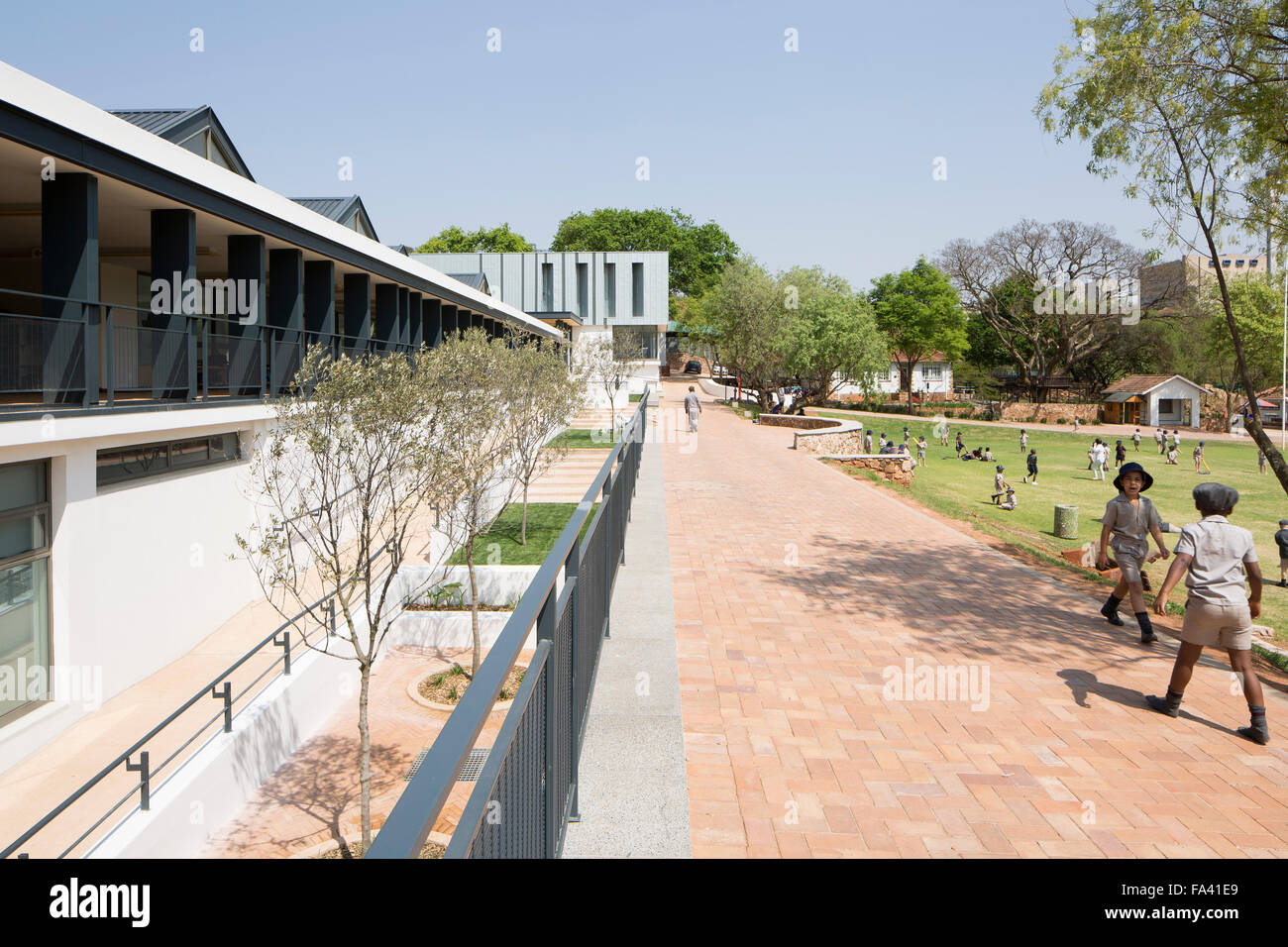 La scuola nel contesto. St Johns College Pre preparatorie, Johannesburg, Sud Africa. Architetto: TC Progettisti, 2015. Foto Stock