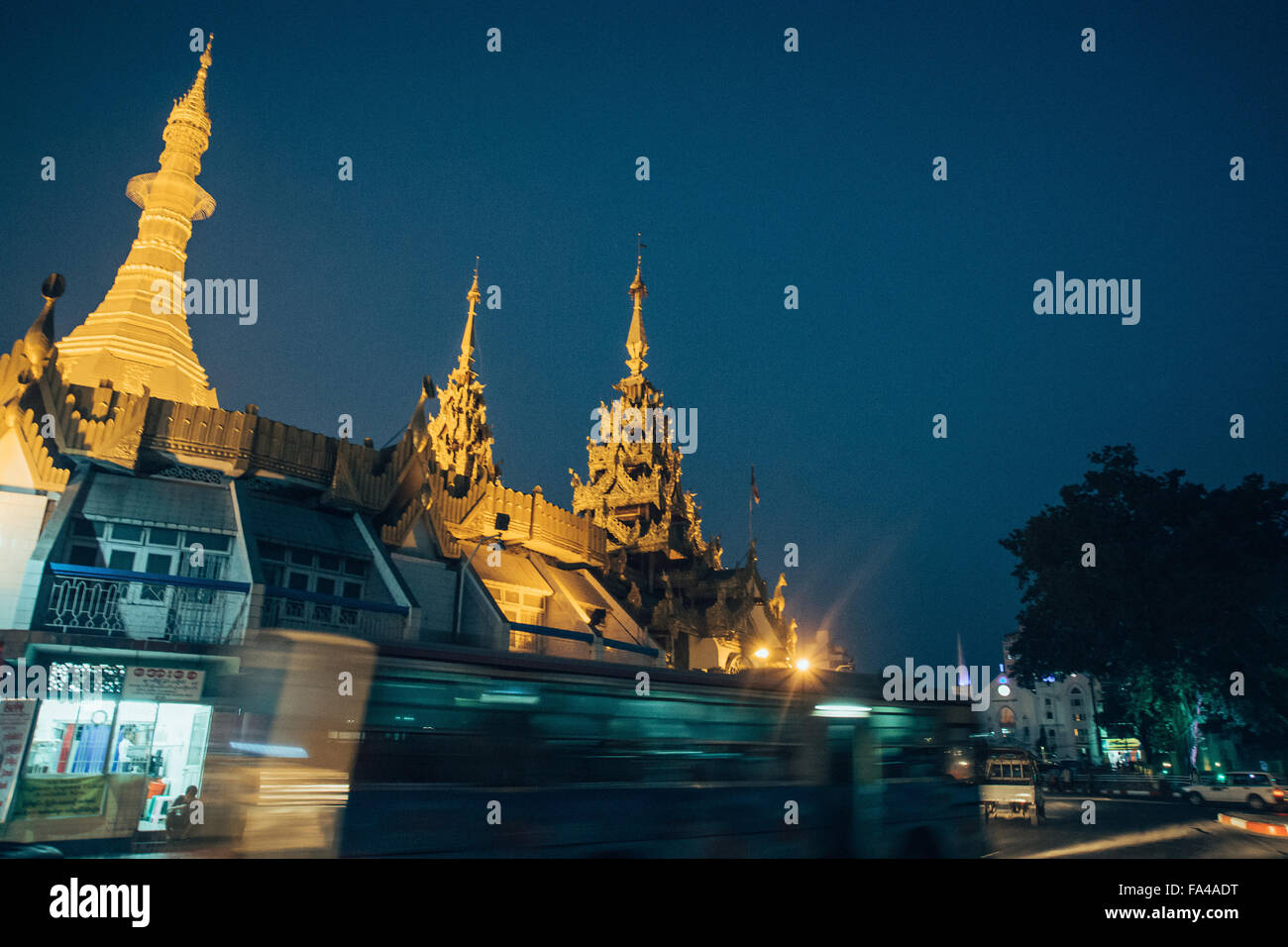 Yangon, MYANMAR Birmania durante la notte. Foto Stock