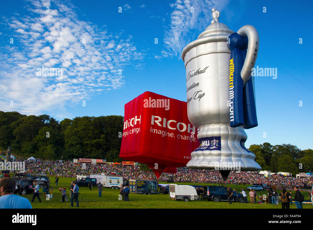 Scottish Association Challenge Cup e Ricoh i palloni ad aria calda al Bristol International Hot Air Balloon Fiesta 2015 Foto Stock