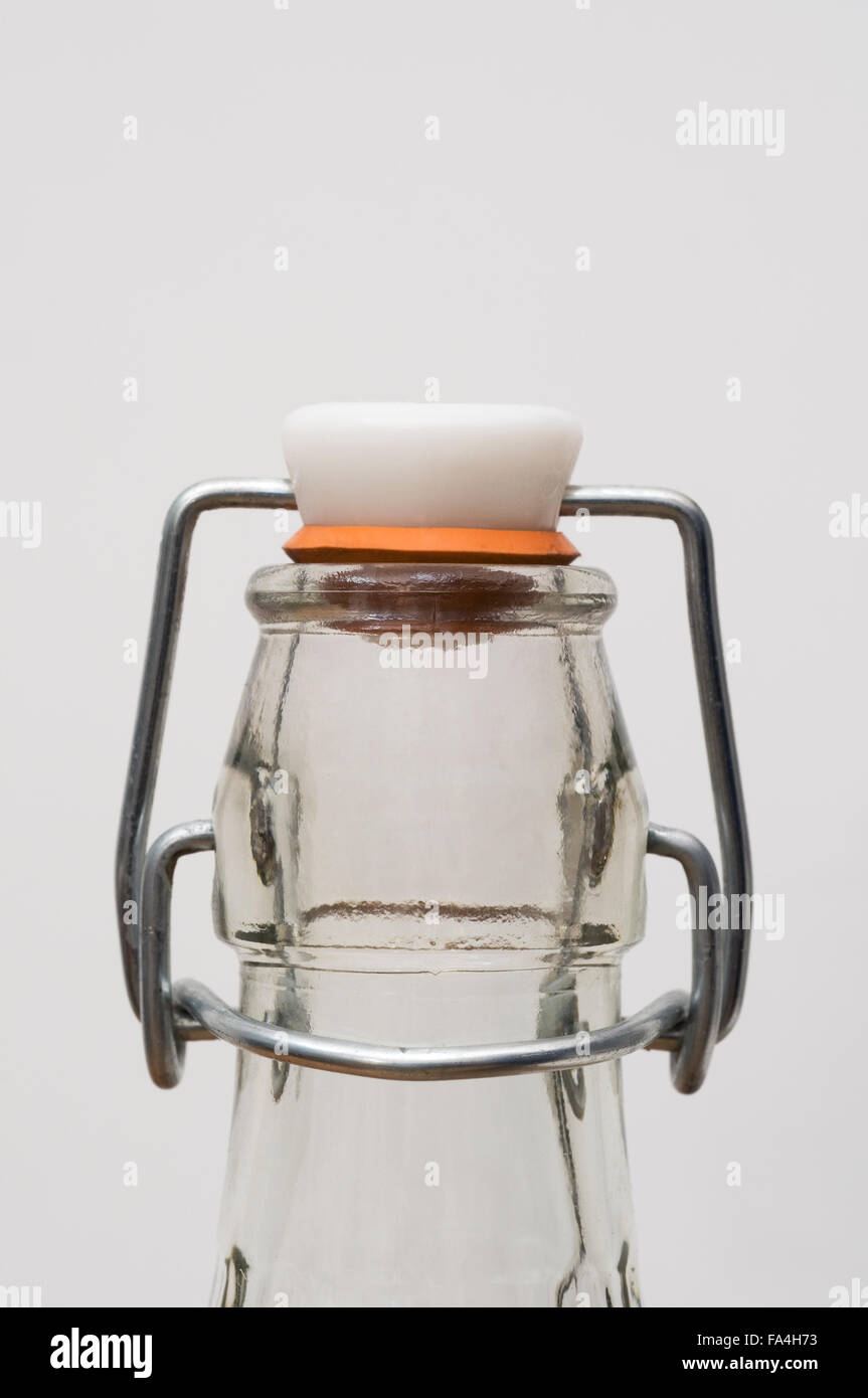 Guarnizione in gomma tappo sulla bottiglia Foto Stock