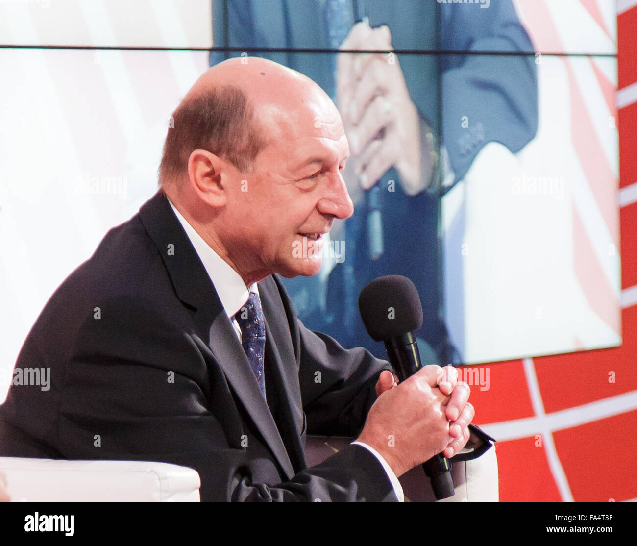 Varsavia, Polonia. Il 21 dicembre, 2015. Ex Presidente della Romania Traian Basescu durante la conferenza 'sovranità, solidarietà, sicurezza" organizzato dal Presidente polacco Andrzej Duda per commemorare l'ex presidente polacco Lech Kaczynski al palazzo presidenziale il 21 dicembre 2015 a Varsavia in Polonia. Credito: MW/Alamy Live News Foto Stock