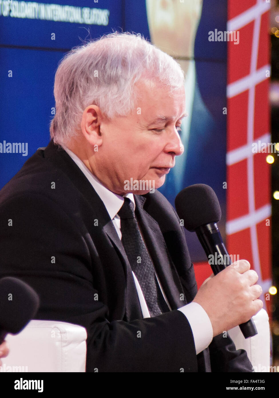 Varsavia, Polonia. Il 21 dicembre, 2015. Jaroslaw Kaczynski (Lech Kaczynski il fratello gemello e leader dell'ora-partito diritto e giustizia) durante la conferenza 'sovranità, solidarietà, sicurezza" organizzato dal Presidente polacco Andrzej Duda per commemorare l'ex presidente polacco Lech Kaczynski al palazzo presidenziale il 21 dicembre 2015 a Varsavia in Polonia. Credito: MW/Alamy Live News Foto Stock