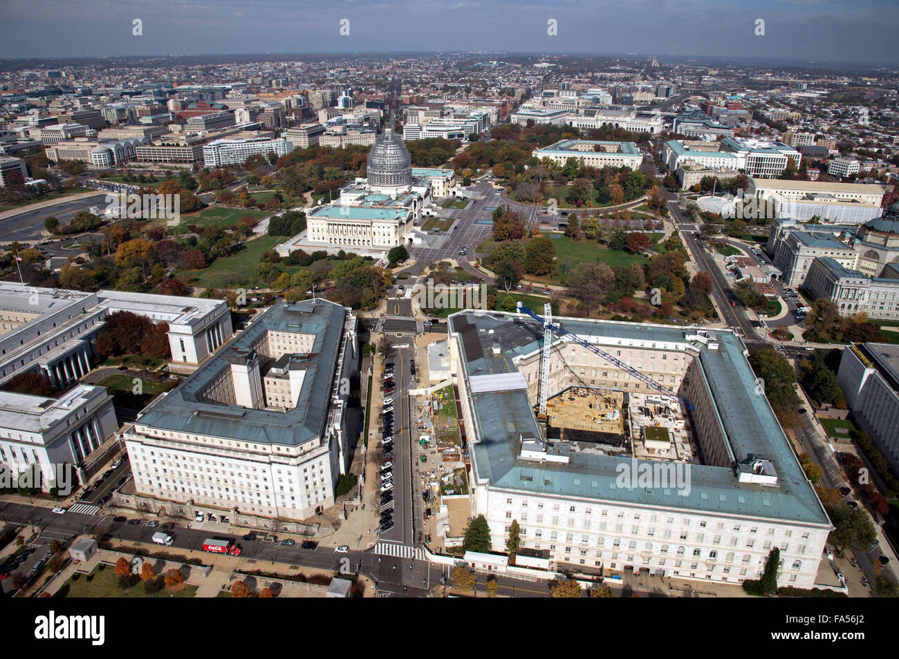 Vista della casa edifici per uffici e degli Stati Uniti Capitol durante i lavori di ristrutturazione 10 Dicembre 2015 a Washington, DC. Foto Stock
