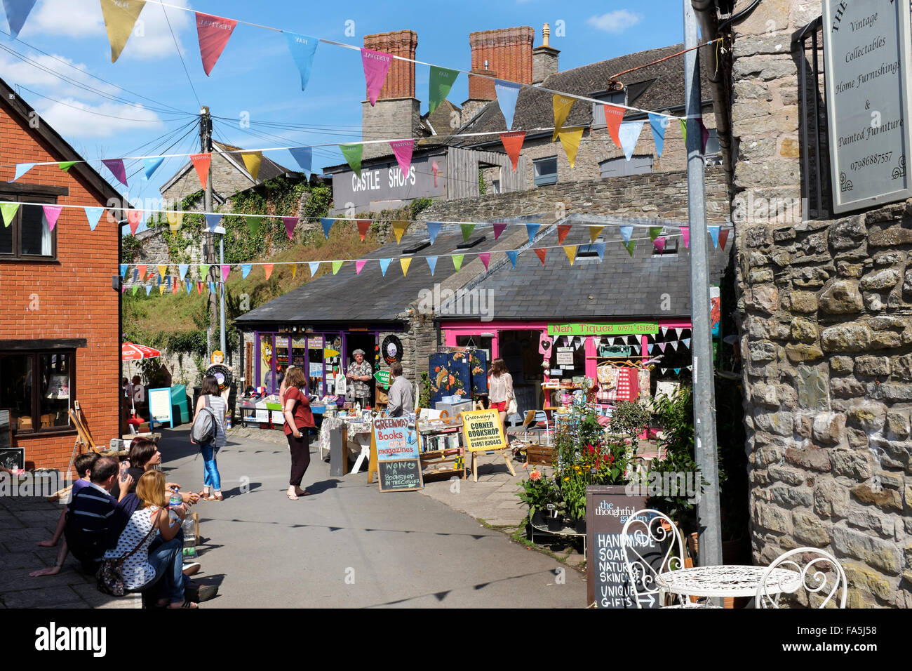 Librerie e negozi di antiquariato in Hay-on-Wye, POWYS, GALLES: città di libri. Foto Stock