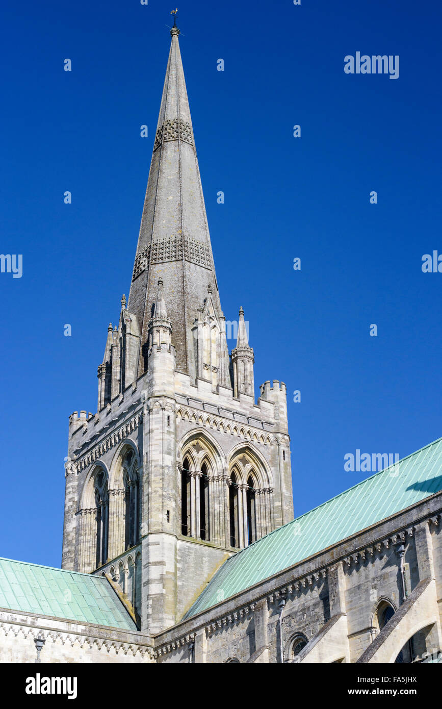 La guglia della Cattedrale di Chichester è stata restaurata da Sir George Gilbert Scott nel 1861 dopo l'originale crollato. Foto Stock