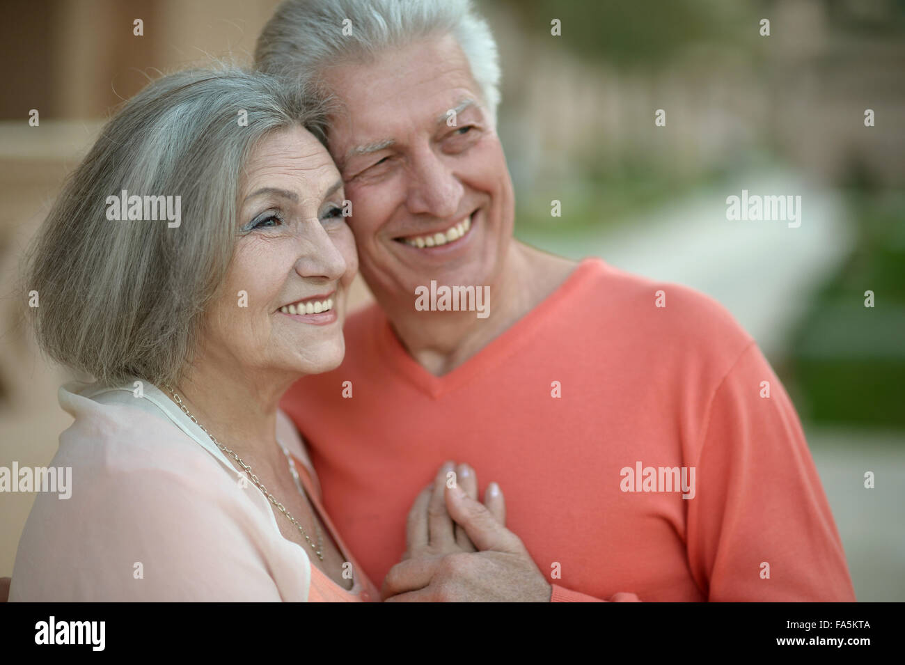 "Bella coppia di anziani per esterno Foto Stock