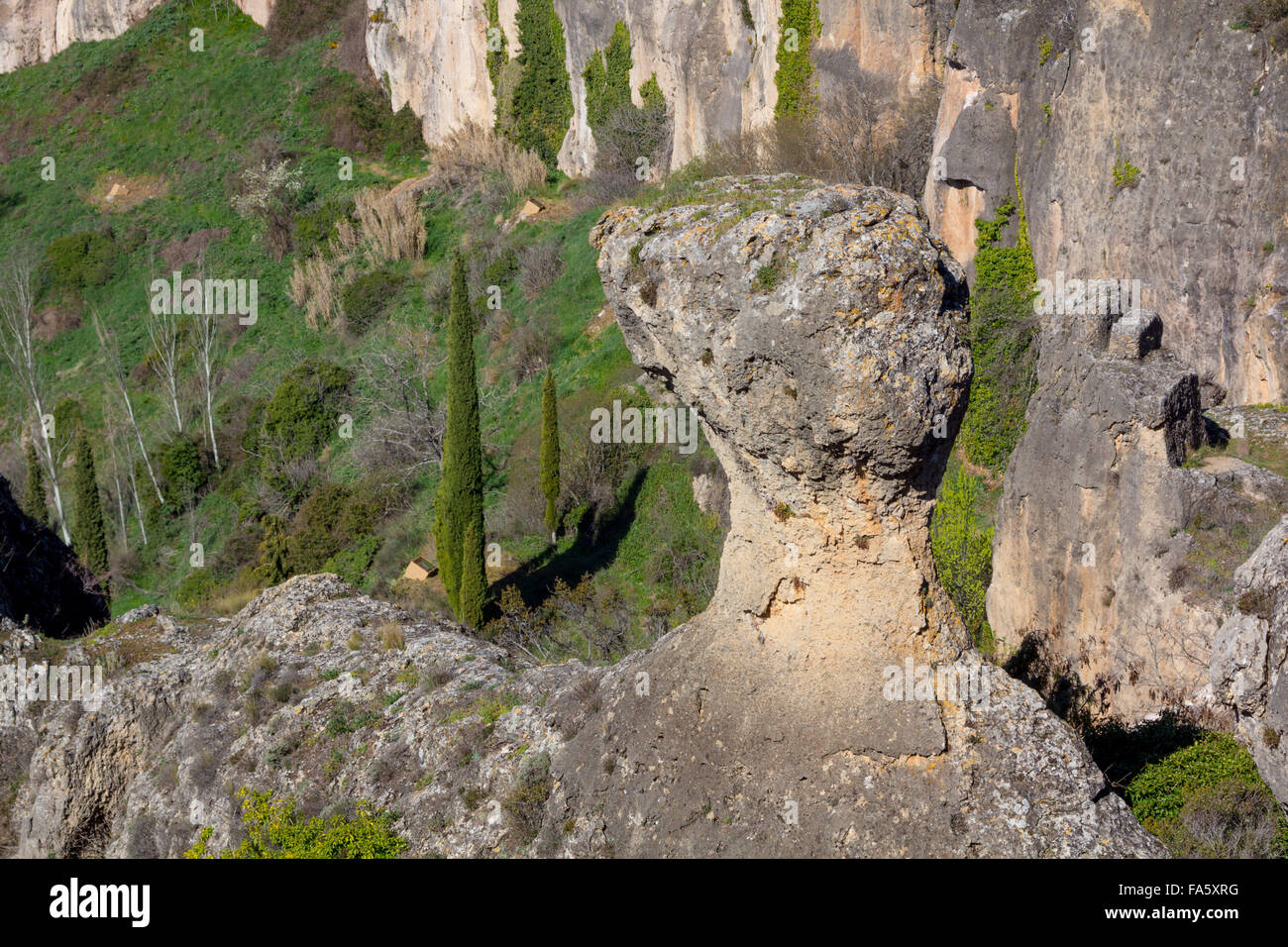 Curiosamente a forma di roccia di granito nella città di Cuenca, Spagna Foto Stock