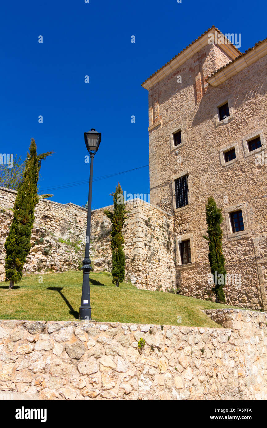 Tipiche le strade e gli edifici della famosa città di Cuenca, Spagna Foto Stock