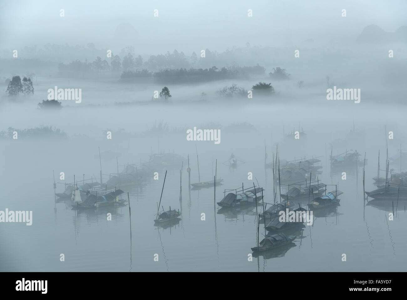 Qingyuan City, nella provincia di Guangdong, un alto profilo villaggio di pescatori Foto Stock